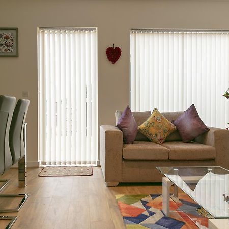 Modern & Exquisite Trumpington Townhouse With Parking & 5 Mins To Papworth Hospital كامبريدج المظهر الخارجي الصورة