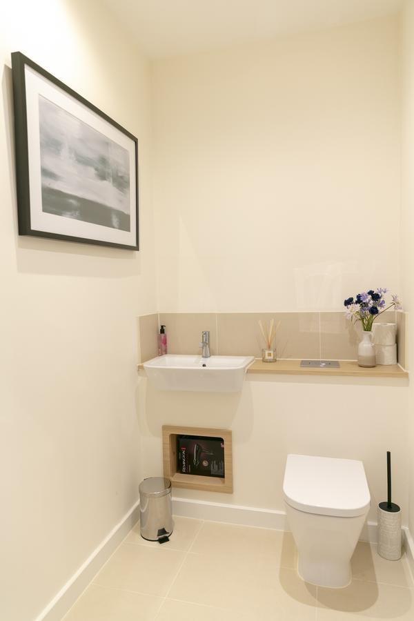 Modern & Exquisite Trumpington Townhouse With Parking & 5 Mins To Papworth Hospital كامبريدج المظهر الخارجي الصورة