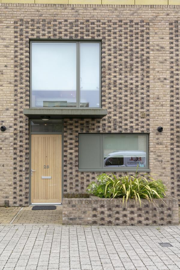 Modern & Exquisite Trumpington Townhouse With Parking & 5 Mins To Papworth Hospital كامبريدج المظهر الخارجي الصورة