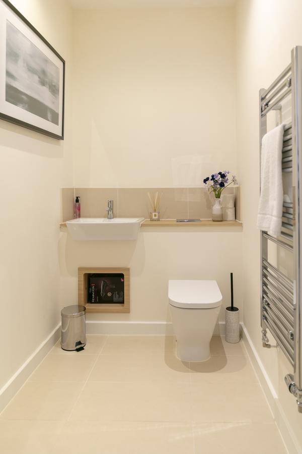 Modern & Exquisite Trumpington Townhouse With Parking & 5 Mins To Papworth Hospital كامبريدج المظهر الخارجي الصورة