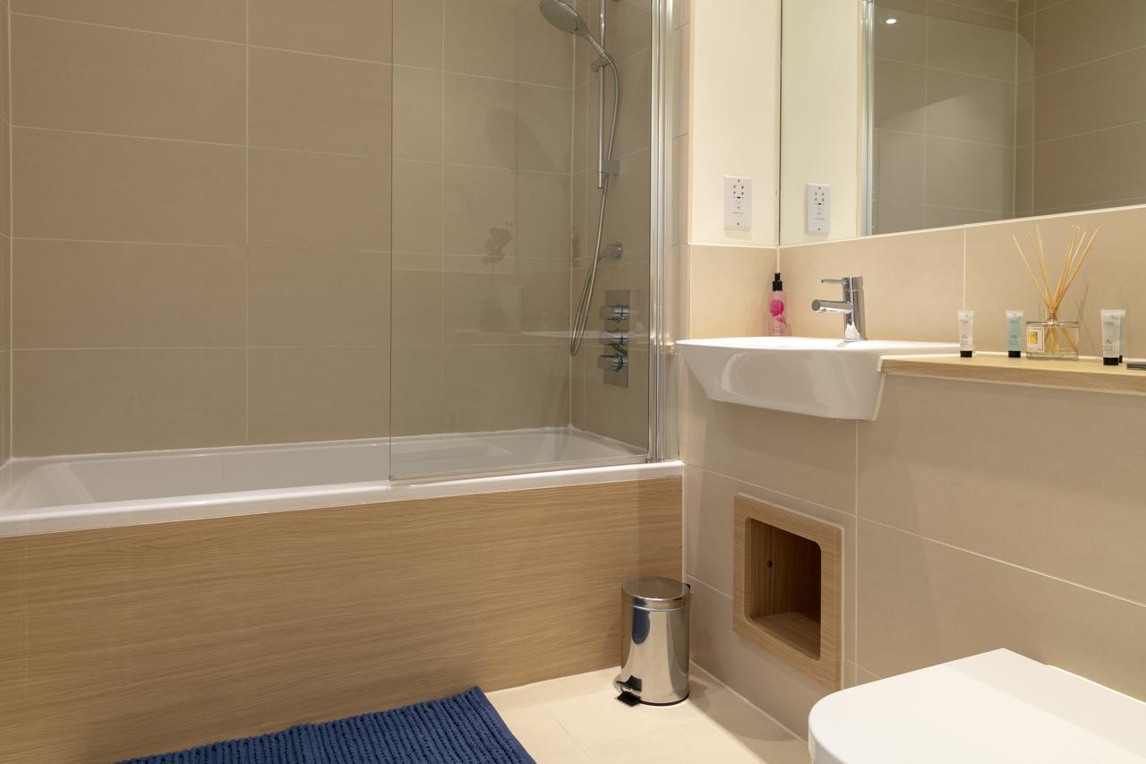 Modern & Exquisite Trumpington Townhouse With Parking & 5 Mins To Papworth Hospital كامبريدج المظهر الخارجي الصورة