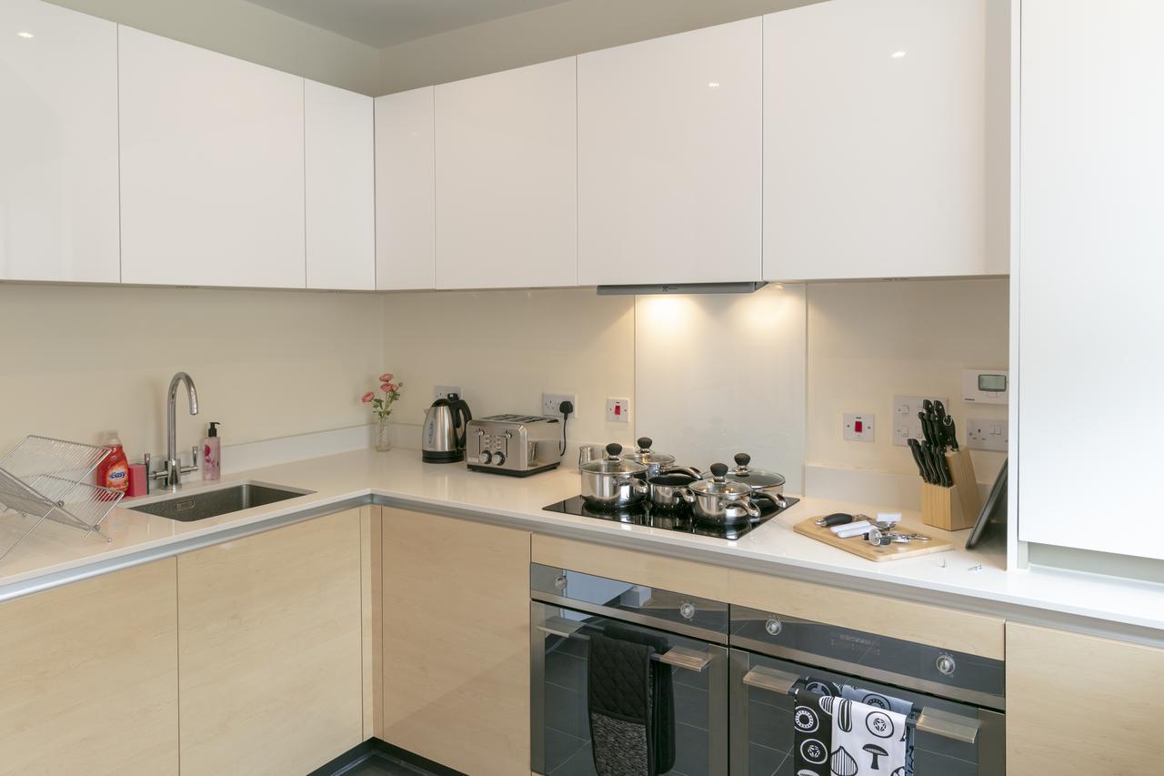 Modern & Exquisite Trumpington Townhouse With Parking & 5 Mins To Papworth Hospital كامبريدج المظهر الخارجي الصورة